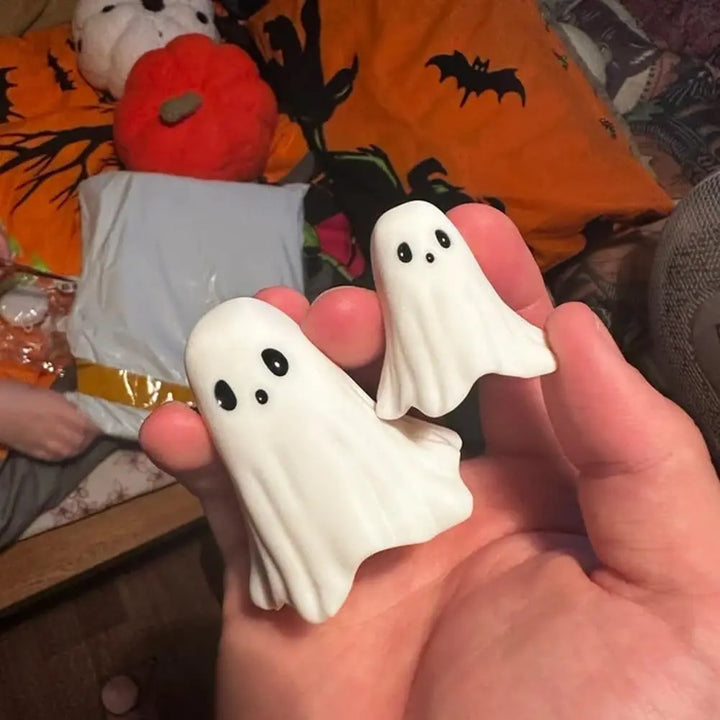 Funny Halloween Spirit Decoration – Cheeky Resin Figure with Middle Finger – Perfect for Parties 6