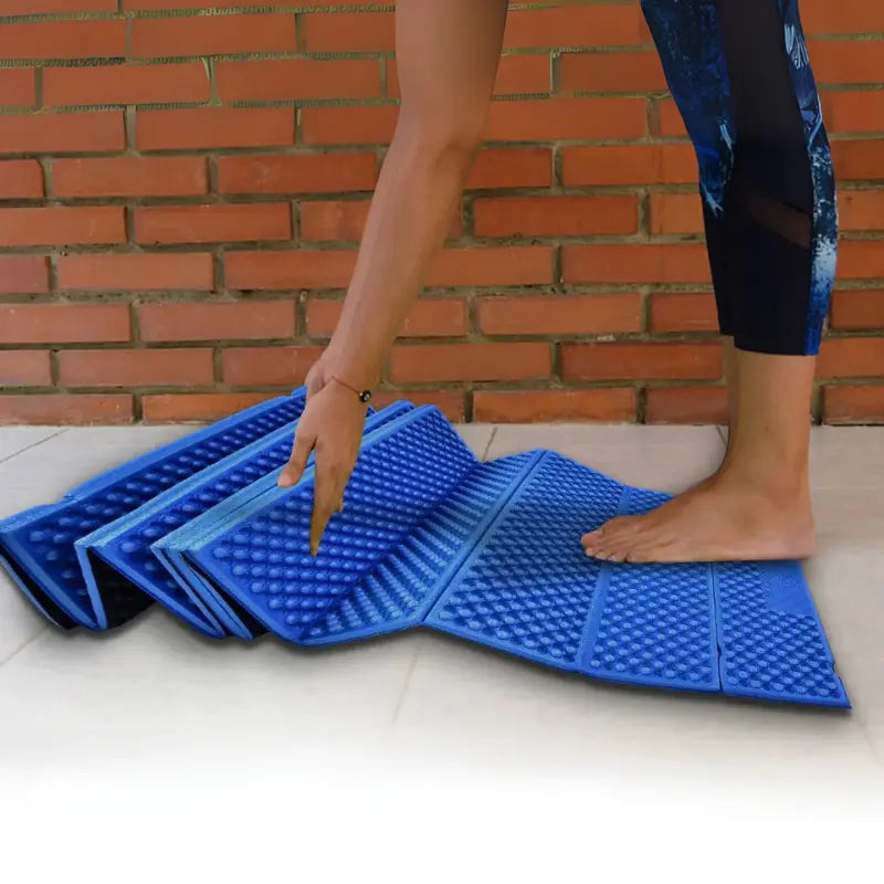 MunaWear - Air Beds & Mattresses - Mia – Ultralight Camping Mat and Sleeping Pad for Outdoor Comfort, Yoga, and Adventures - Blue