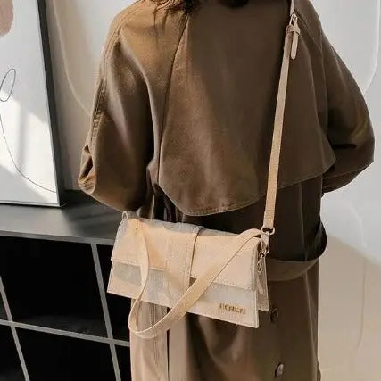 Liora - Chic Black Crossbody Bag With Adjustable Strap For Everyday Style 3