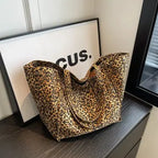 Liora - Chic Leopard Print Shoulder Bag With Stylish Design For Everyday Use 2