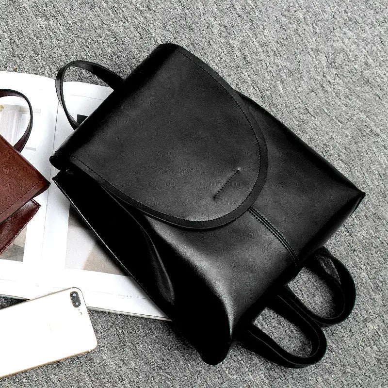 MunaWear - Bags - Liora - Chic Women's Backpack With Timeless Design For Everyday Use - Black