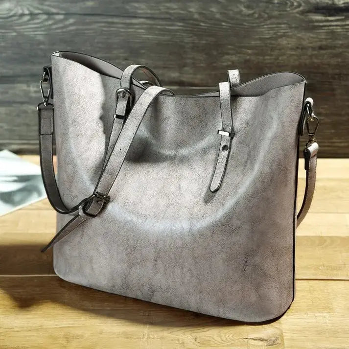 MunaWear - Bags - Liora - Elegant Leather Crossbody Bag With Spacious Design For Everyday Use - Gray