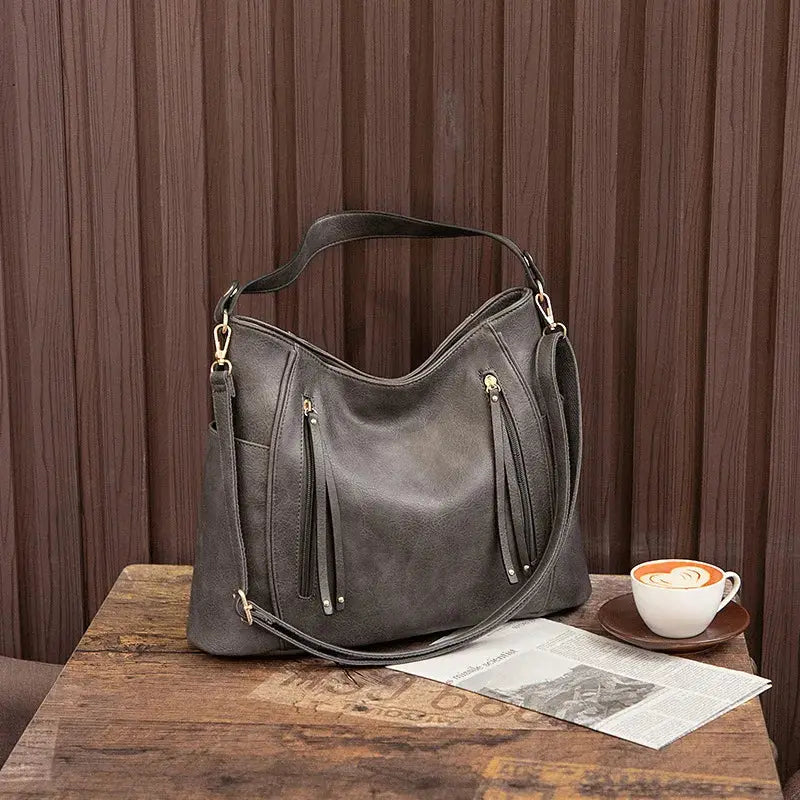 Liora - Elegant Shoulder Bag With Spacious Design For Everyday Use 1