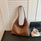 MunaWear - Bags - Liora - Elegant Women's Handbag with Timeless Design for Every Occasion - Brown