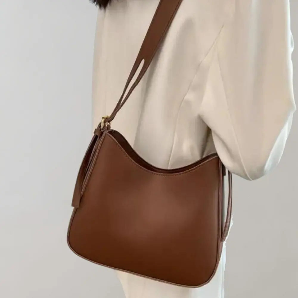 Liora - Minimalist Vegan Leather Crossbody Bag With Adjustable Strap For Everyday Elegance 1