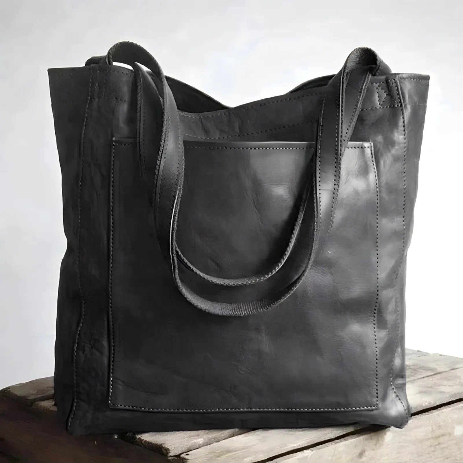 MunaWear - Bags - Liora - Stylish Black Shoulder Bag With Spacious Design For Everyday Use - Black