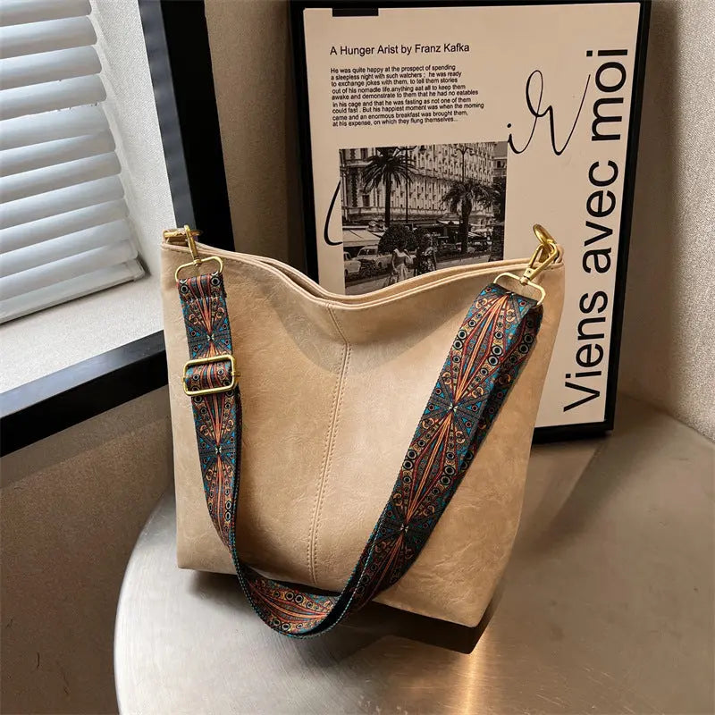 MunaWear - Bags - Selina - Elegant Women's Handbag With Spacious Design For Everyday Use - Beige