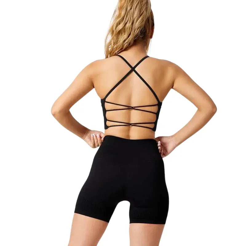 Celina – High Support Seamless Sports Bra with Crossed Back Straps and Removable Pads for Ultimate Comfort