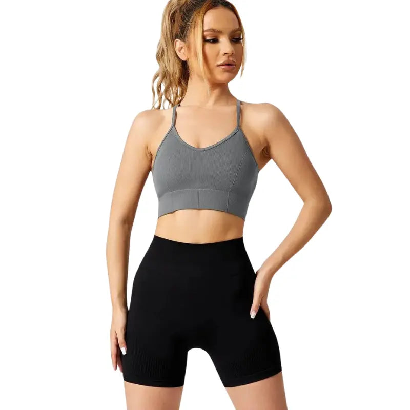 Celina – High Support Seamless Sports Bra with Crossed Back Straps and Removable Pads for Ultimate Comfort