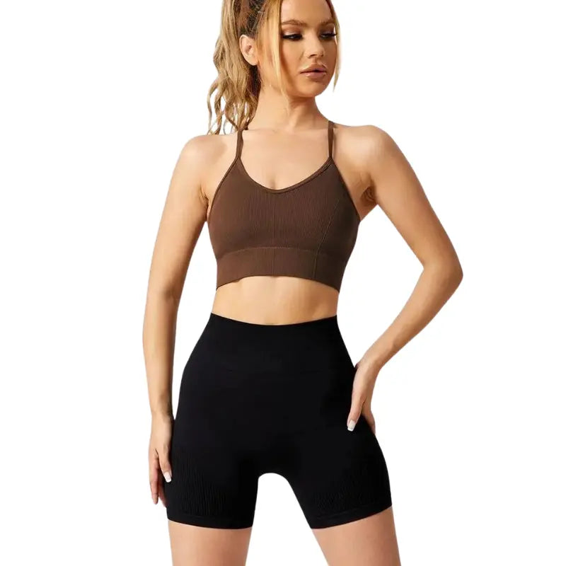 Celina – High Support Seamless Sports Bra with Crossed Back Straps and Removable Pads for Ultimate Comfort