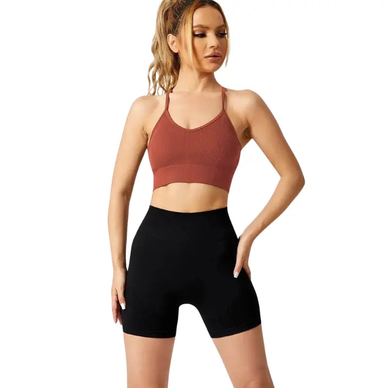 Celina – High Support Seamless Sports Bra with Crossed Back Straps and Removable Pads for Ultimate Comfort