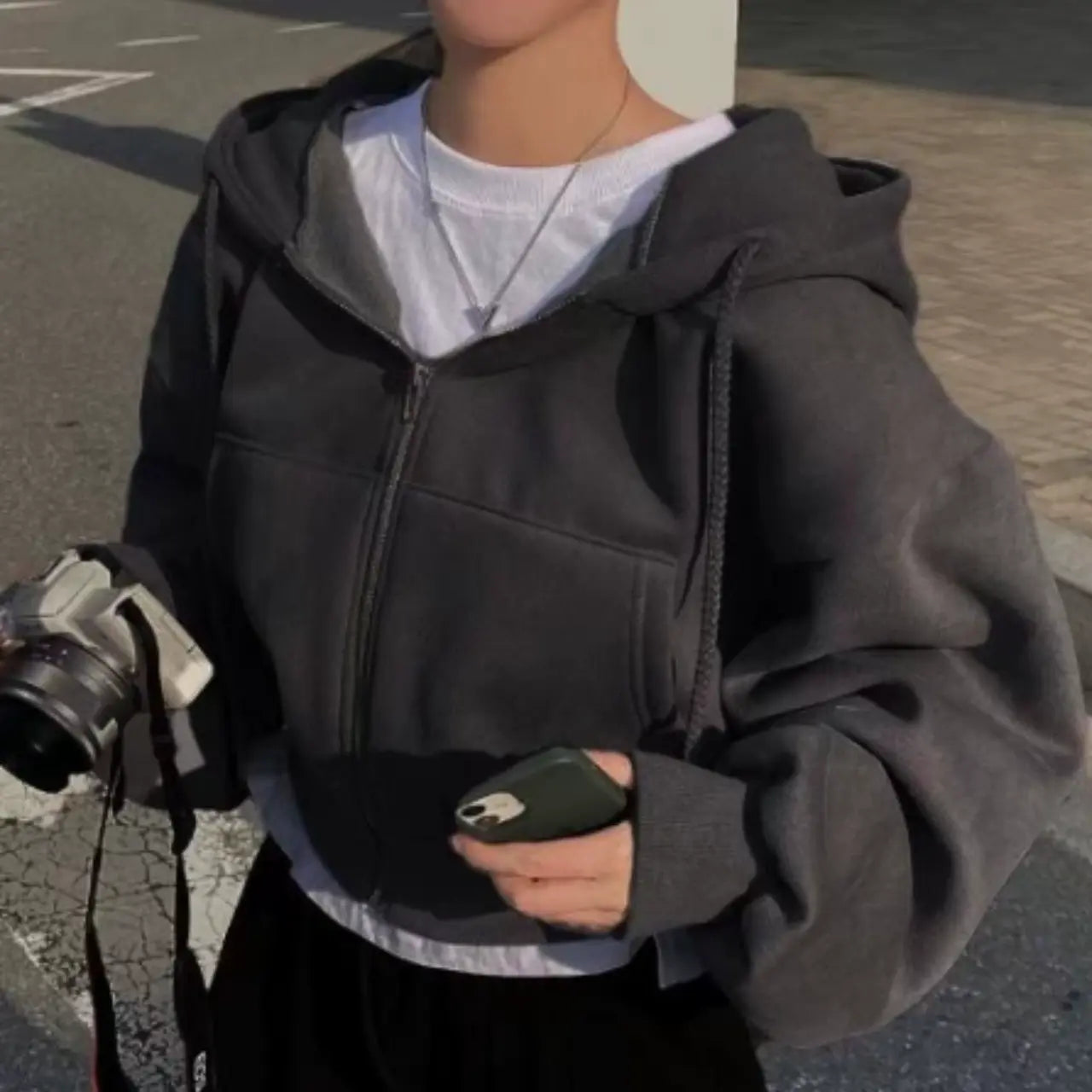 Sage – Soft Fabric Zipper Hoodie with Adjustable Hood and Kangaroo Pocket for Women