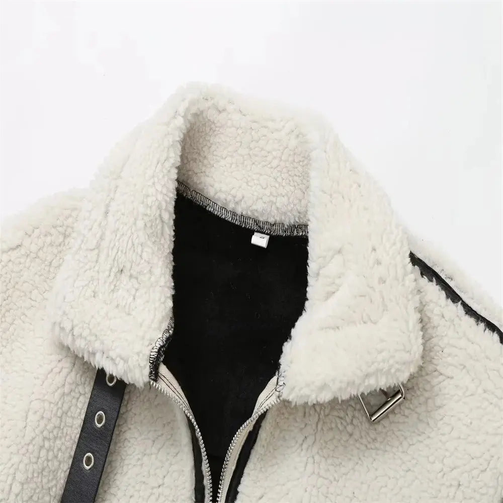 Liora - Cozy Women's Jacket With Luxurious Fur Design For Autumn Outings 3