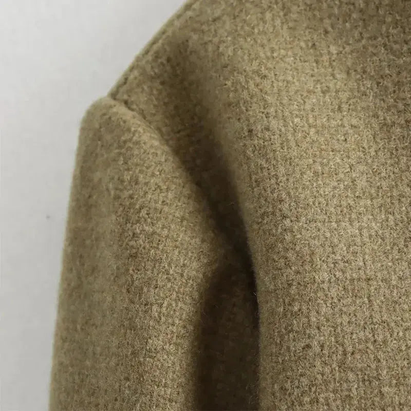 MunaWear - Jackets - Liora - Trendy Women's Cropped Bomber Jacket With Round Neck For Casual Street Style - 