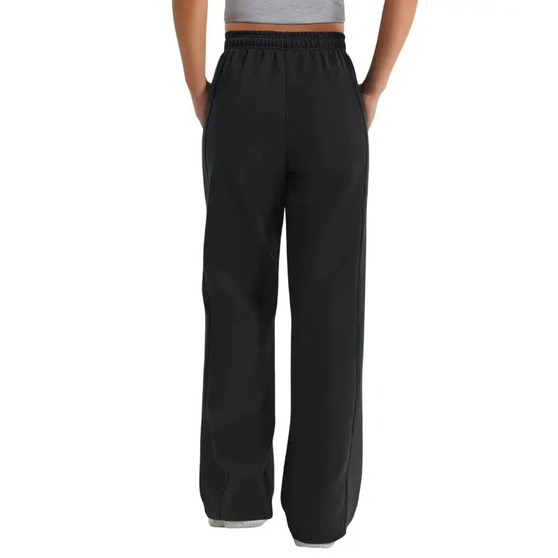 Calla – Black Sweatpants for Women with Adjustable Drawstring and Deep Side Pockets