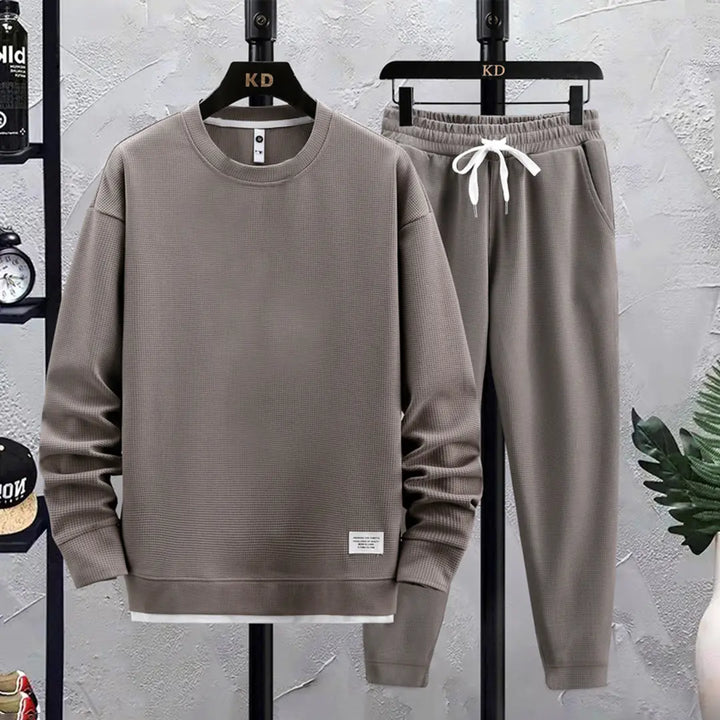 https://cdn.shopify.com/s/files/1/0879/0949/9227/files/Grijs_Rico_Jogging_Set_voor_Heren_Comfort_en_Stijl_in_n_T-E.png