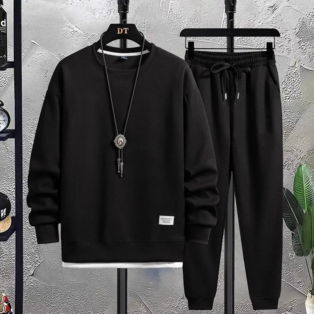 https://cdn.shopify.com/s/files/1/0879/0949/9227/files/Zwart_Rico_Jogging_Set_voor_Heren_Comfort_en_Stijl_in_n_T-E.jpg