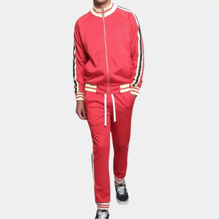 https://cdn.shopify.com/s/files/1/0879/0949/9227/files/Rood_STEVEN_-_Sportieve_Trainingsset_voor_Heren_TE.png