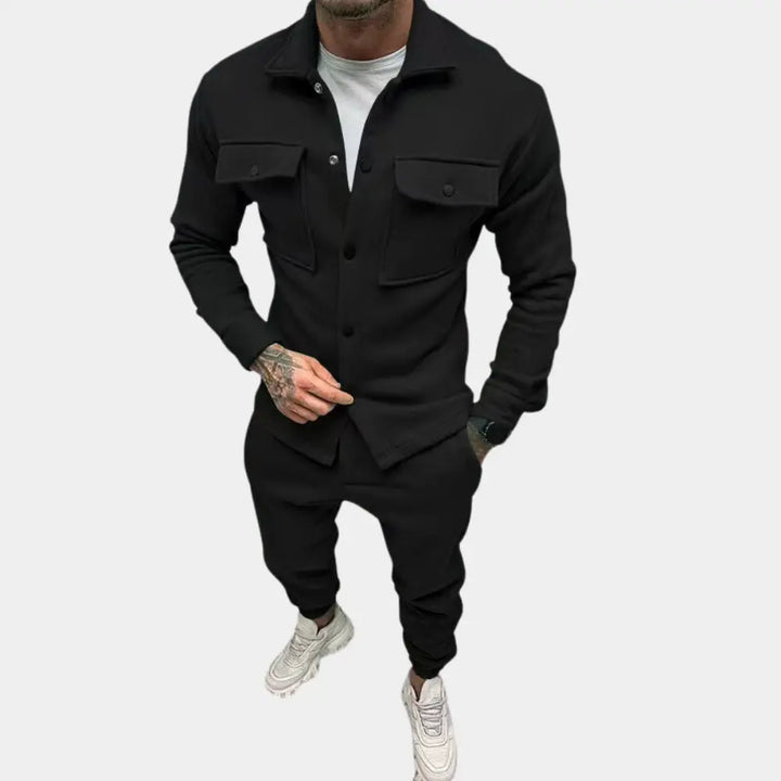https://cdn.shopify.com/s/files/1/0879/0949/9227/files/Zwart_Edgarus_Tweedelige_Heren_Set_Tijdloze_Stijl_en_Comfort_in_n_T-E.png
