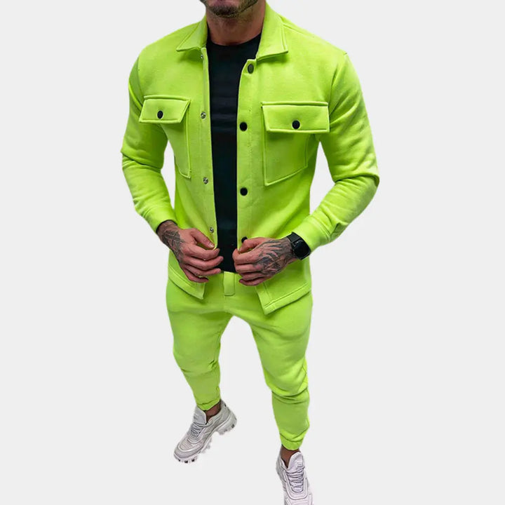 https://cdn.shopify.com/s/files/1/0879/0949/9227/files/Geel_Edgarus_Tweedelige_Heren_Set_Tijdloze_Stijl_en_Comfort_in_n_T-E.png