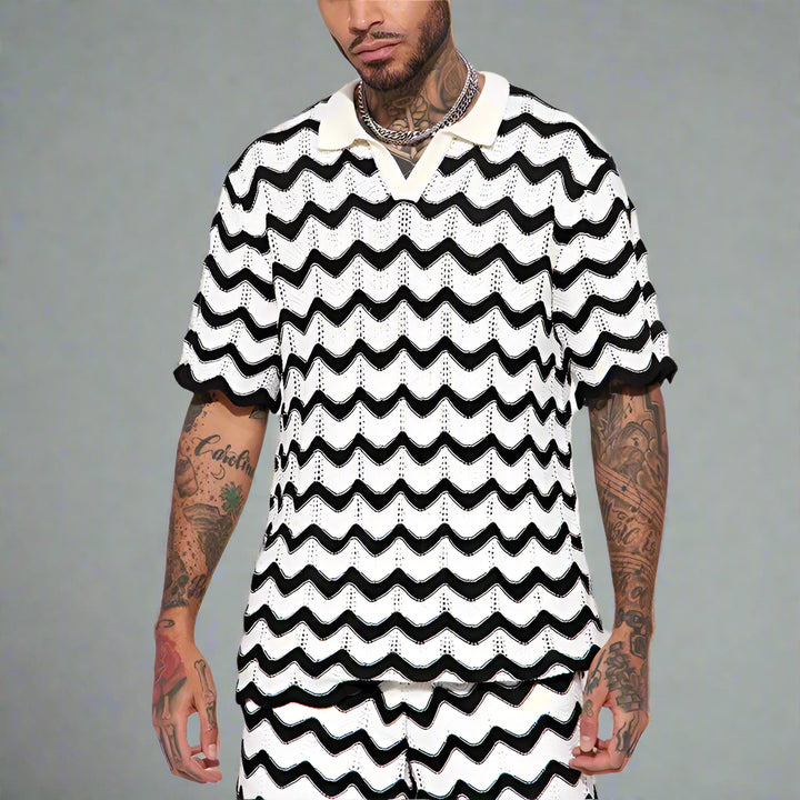 https://cdn.shopify.com/s/files/1/0879/0949/9227/files/Elvio_Trendy_Gebreide_Zomerset_met_Polo_en_Short_voor_HerenTE3.webp
