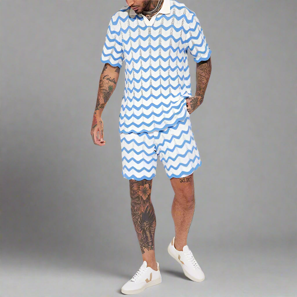 https://cdn.shopify.com/s/files/1/0879/0949/9227/files/Elvio_Trendy_Gebreide_Zomerset_met_Polo_en_Short_voor_HerenTE5.webp