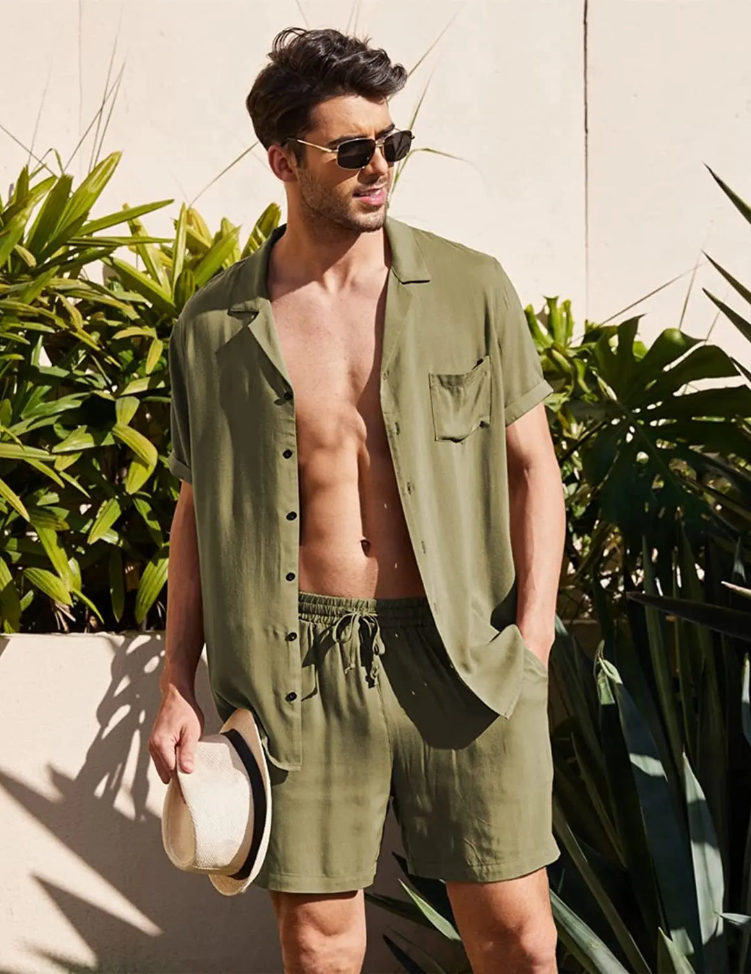 https://cdn.shopify.com/s/files/1/0879/0949/9227/files/Luchtige_Korte_Mouw_Heren_Set_Casual_Zomerset_met_Overhemd_en_Shorts_T-E.jpg