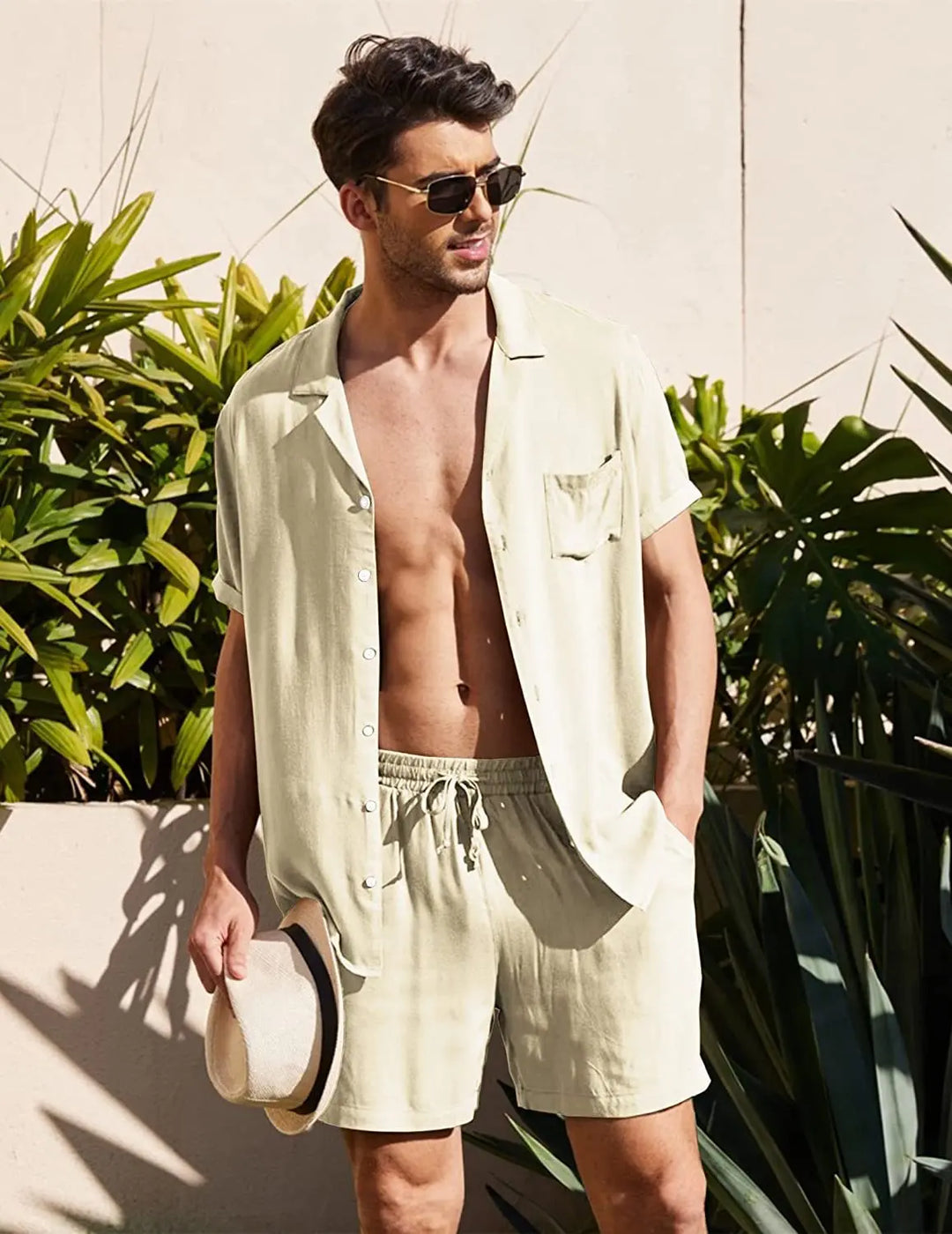 https://cdn.shopify.com/s/files/1/0879/0949/9227/files/Luchtige_Korte_Mouw_Heren_Set_Casual_Zomerset_met_Overhemd_en_Shorts_T-E2.jpg