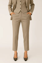 Liora - Women's Suit With Tailored Blazer And Trousers For Professional And Formal Occasions 3