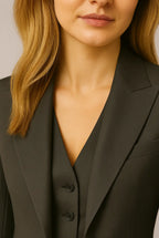 Selina - Elegant Women's Suit With Tailored Blazer And Slim Fit Trousers For Office And Formal Events 2