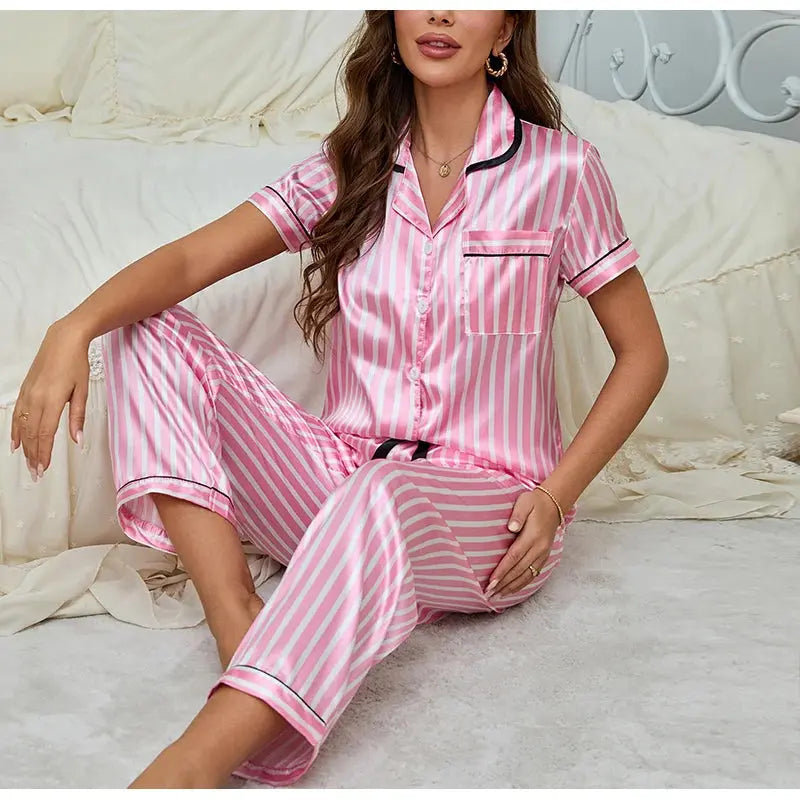 Liora - Stylish Women's Pyjama Set With Striped Shirt And Relaxed Trousers For Cozy Nights 1