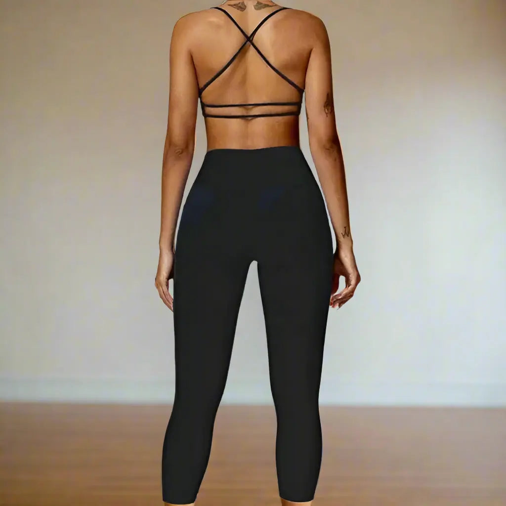 MunaWear - Sets - Aisha - Trendy Triangle Yoga & Fitness Set for Peak Performance - 