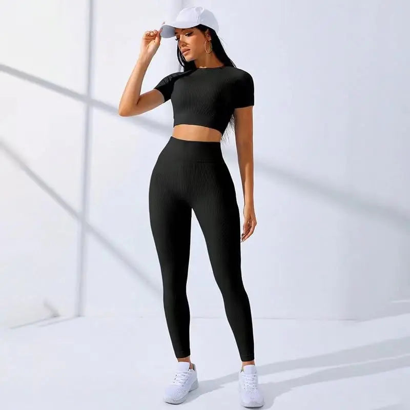 Layla - Chic Women's Activewear Set for Enhanced Comfort and Flexibility