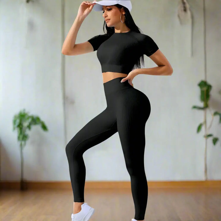 Layla - Chic Women's Activewear Set for Enhanced Comfort and Flexibility