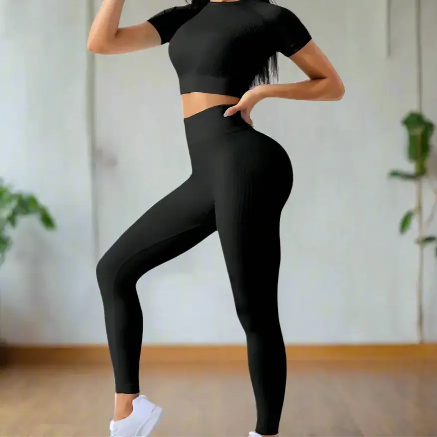 Layla - Chic Women's Activewear Set for Enhanced Comfort and Flexibility