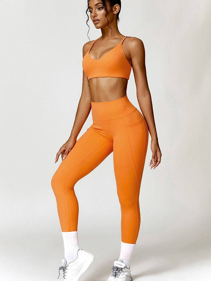 MunaWear Sportswear Mila - Trendy Triangle Yoga & Fitness Set for Peak Performance