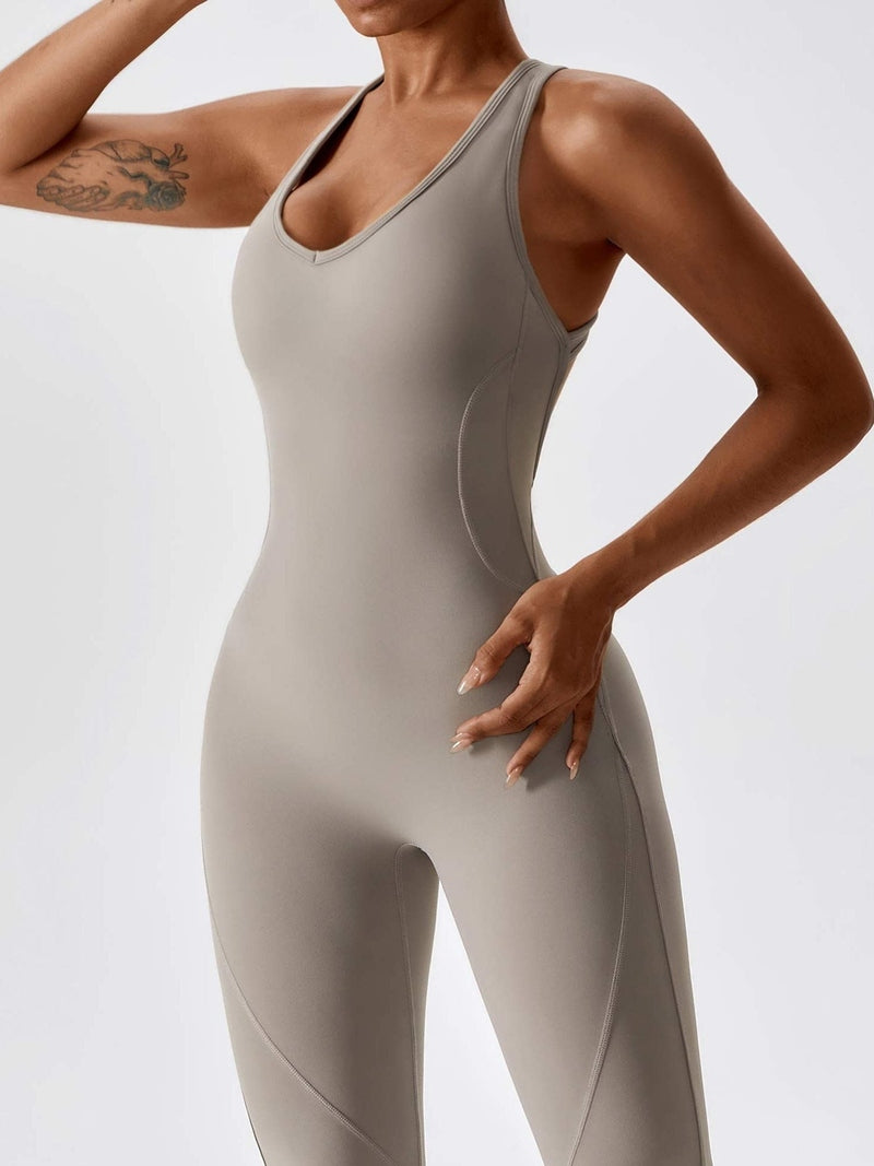 MunaWear Sportswear Sierra - Chic Open-Rug Flared Jumpsuit for Effortless Athleisure Style