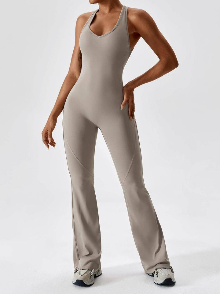 MunaWear Sportswear Sierra - Chic Open-Rug Flared Jumpsuit for Effortless Athleisure Style