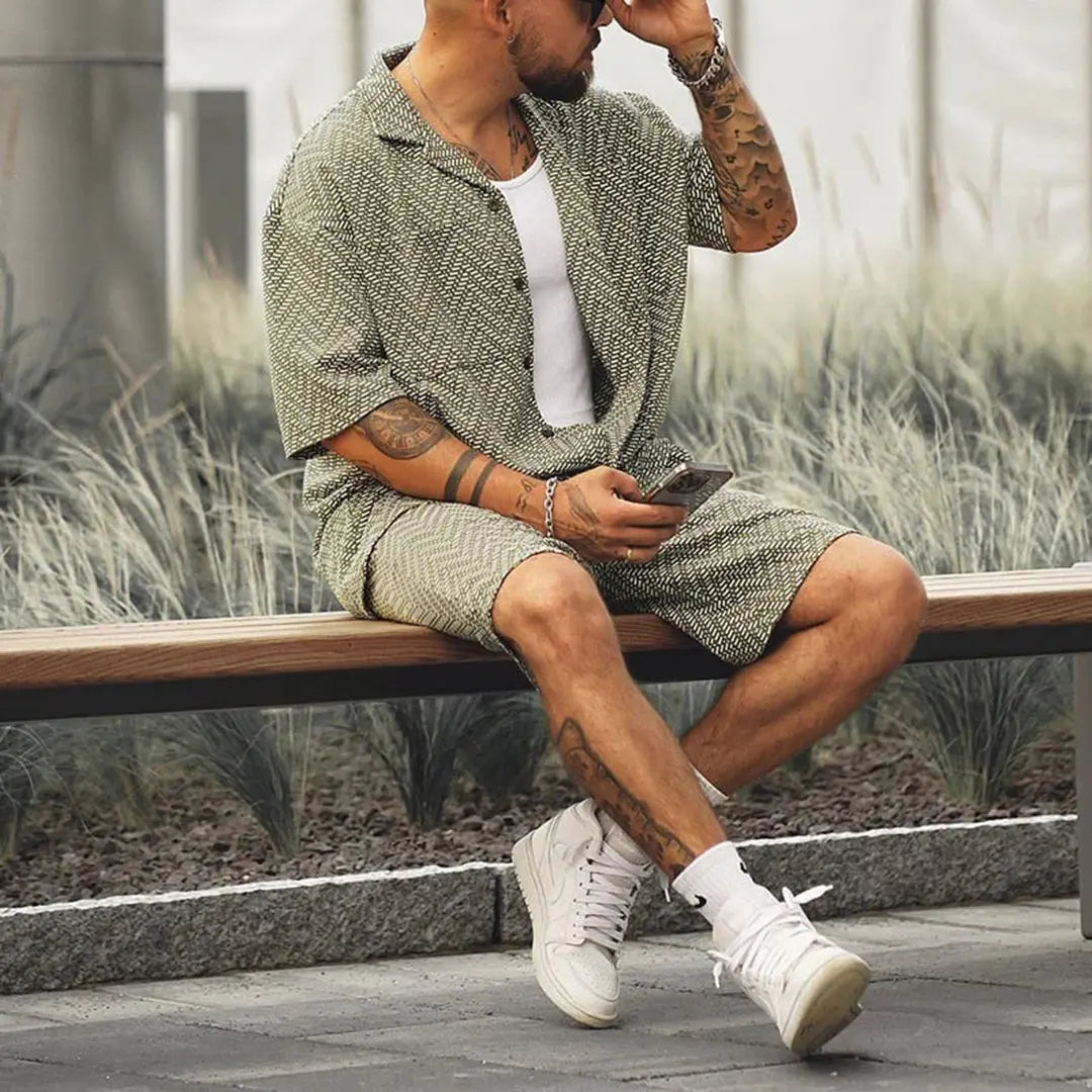 https://cdn.shopify.com/s/files/1/0879/0949/9227/files/Bence_Bedrukte_Zomerset_voor_Heren_Stijl_en_Comfort_in_n_T-E_2.jpg