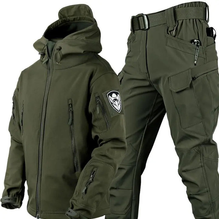 https://cdn.shopify.com/s/files/1/0879/0949/9227/files/Tactisch_waterdicht_softshell_jack_cargo_broek_T-E3.jpg