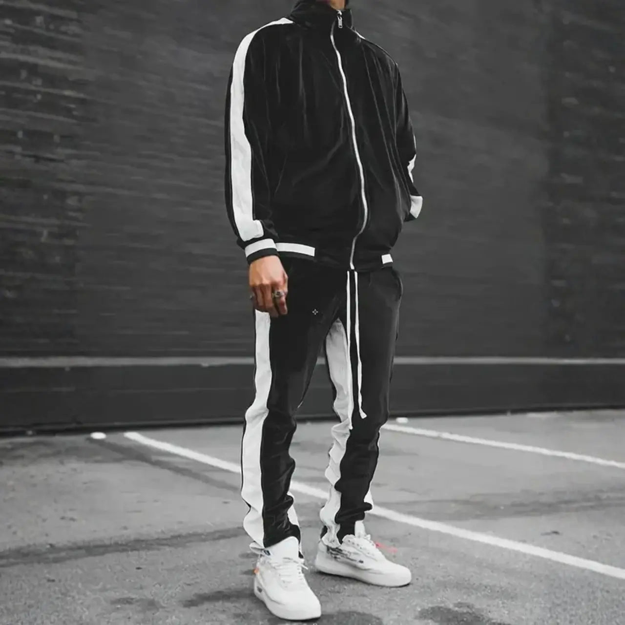 MunaWear - Tracksuits - Caden - Luxe Men's Tracksuit With Velvet Fabric And Drawstring For Casual And Street Style - Black / 5XL