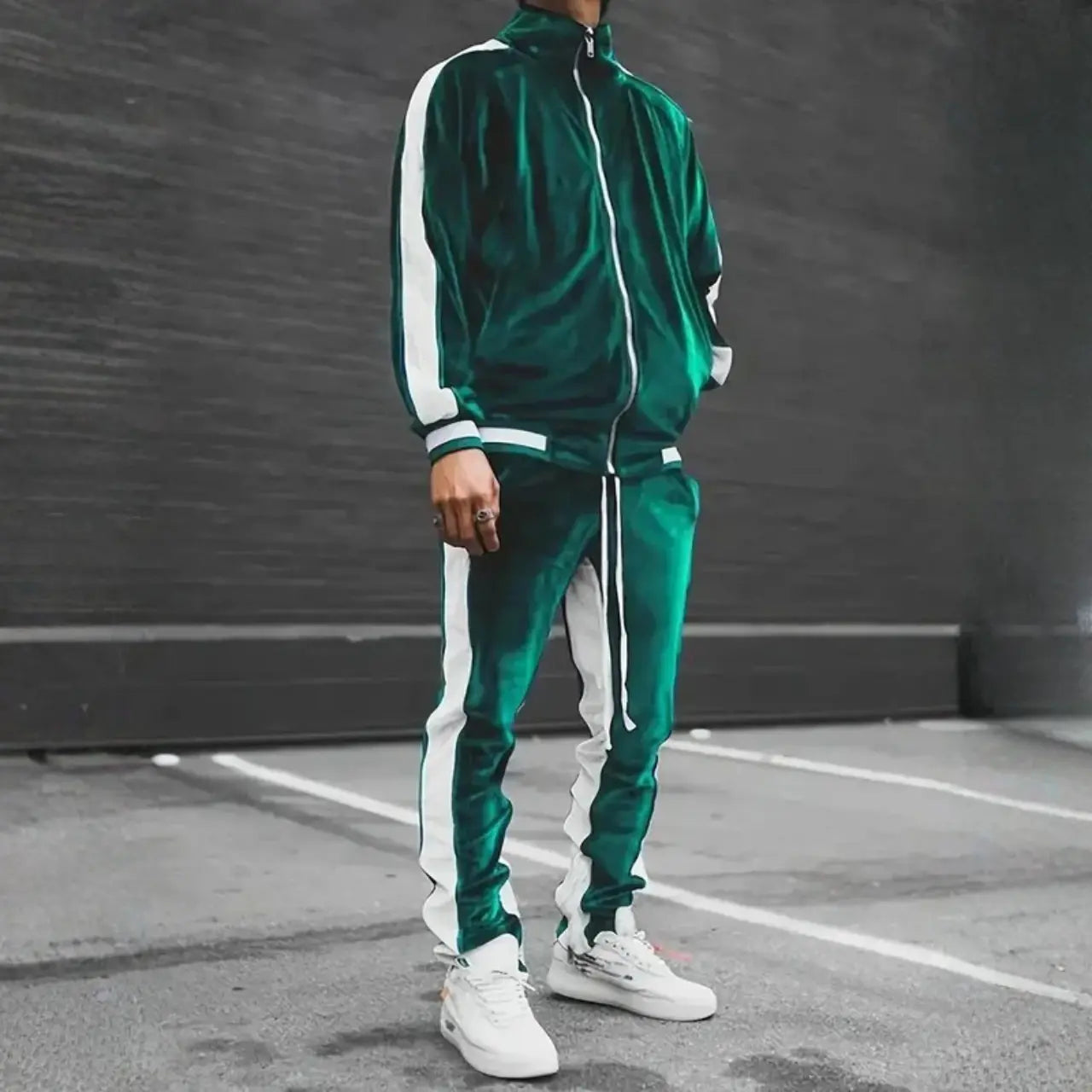 MunaWear - Tracksuits - Caden - Luxe Men's Tracksuit With Velvet Fabric And Drawstring For Casual And Street Style - Green / 5XL