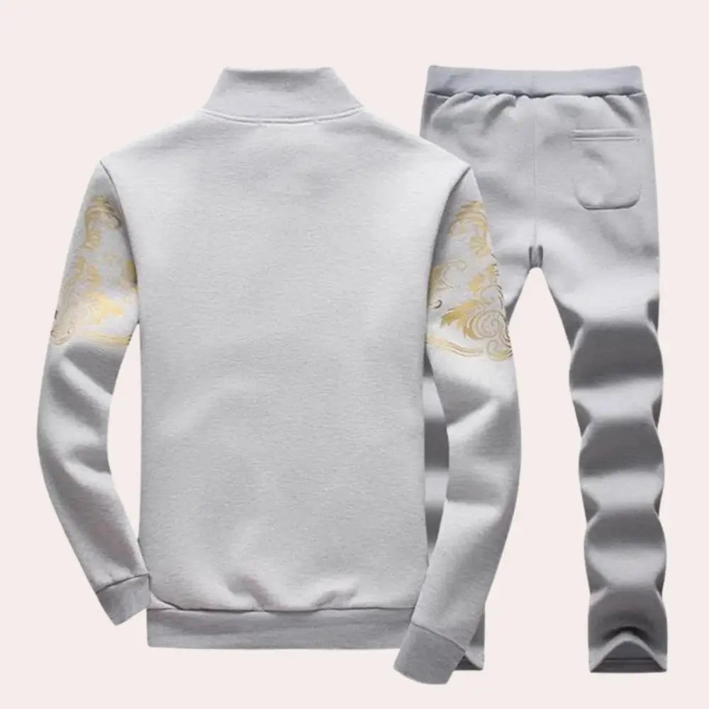 https://cdn.shopify.com/s/files/1/0879/0949/9227/files/Grijs_Nova_Elegante_Trainingsset_voor_Heren_T-E_2.png