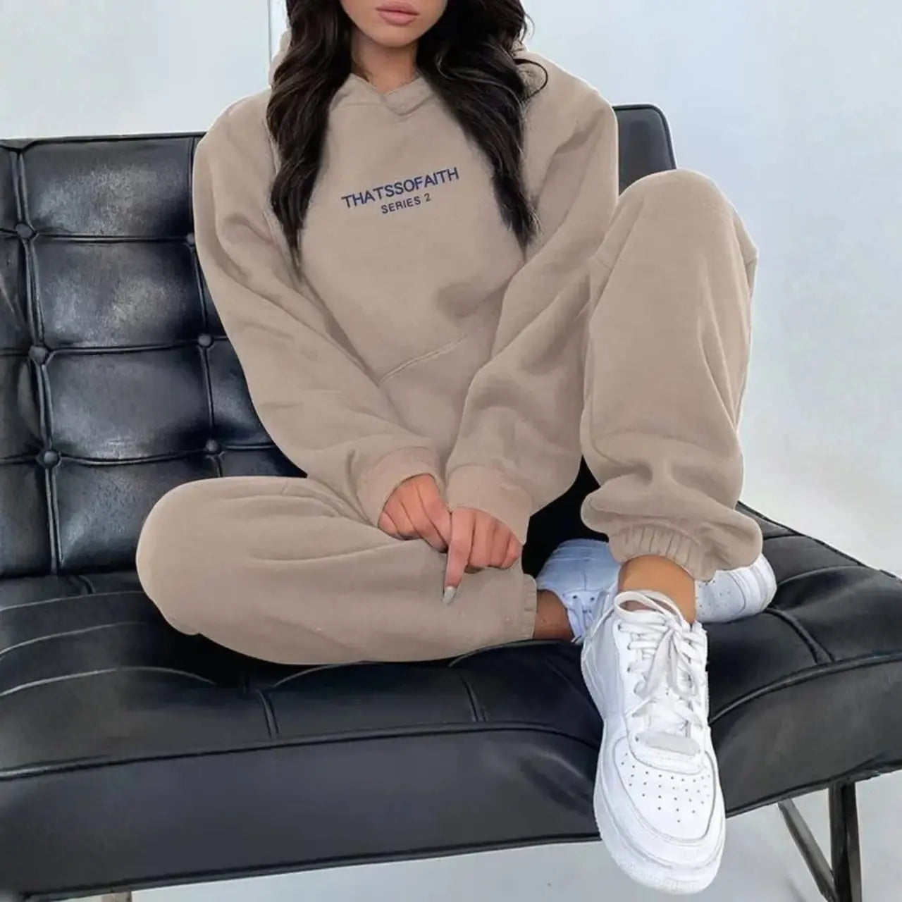 MunaWear - Tracksuits - Liora - Cozy Women's Tracksuit Set With Hoodie And Joggers For Casual Outings - 