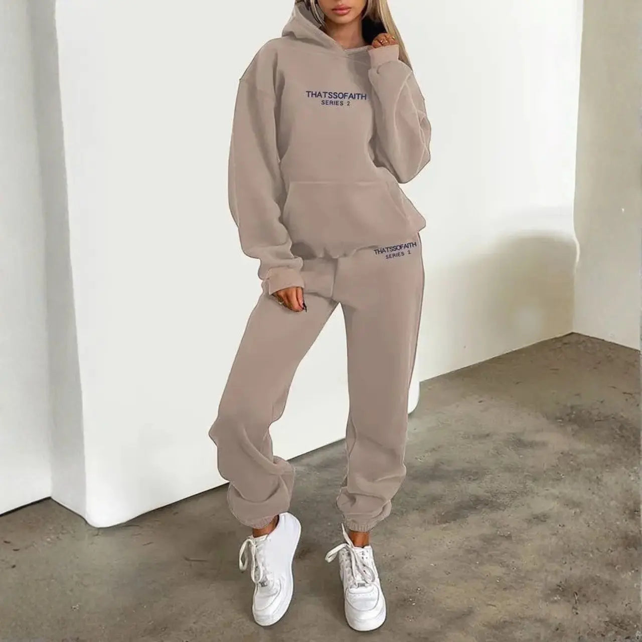 MunaWear - Tracksuits - Liora - Cozy Women's Tracksuit Set With Hoodie And Joggers For Casual Outings - Light Gray / 3XL