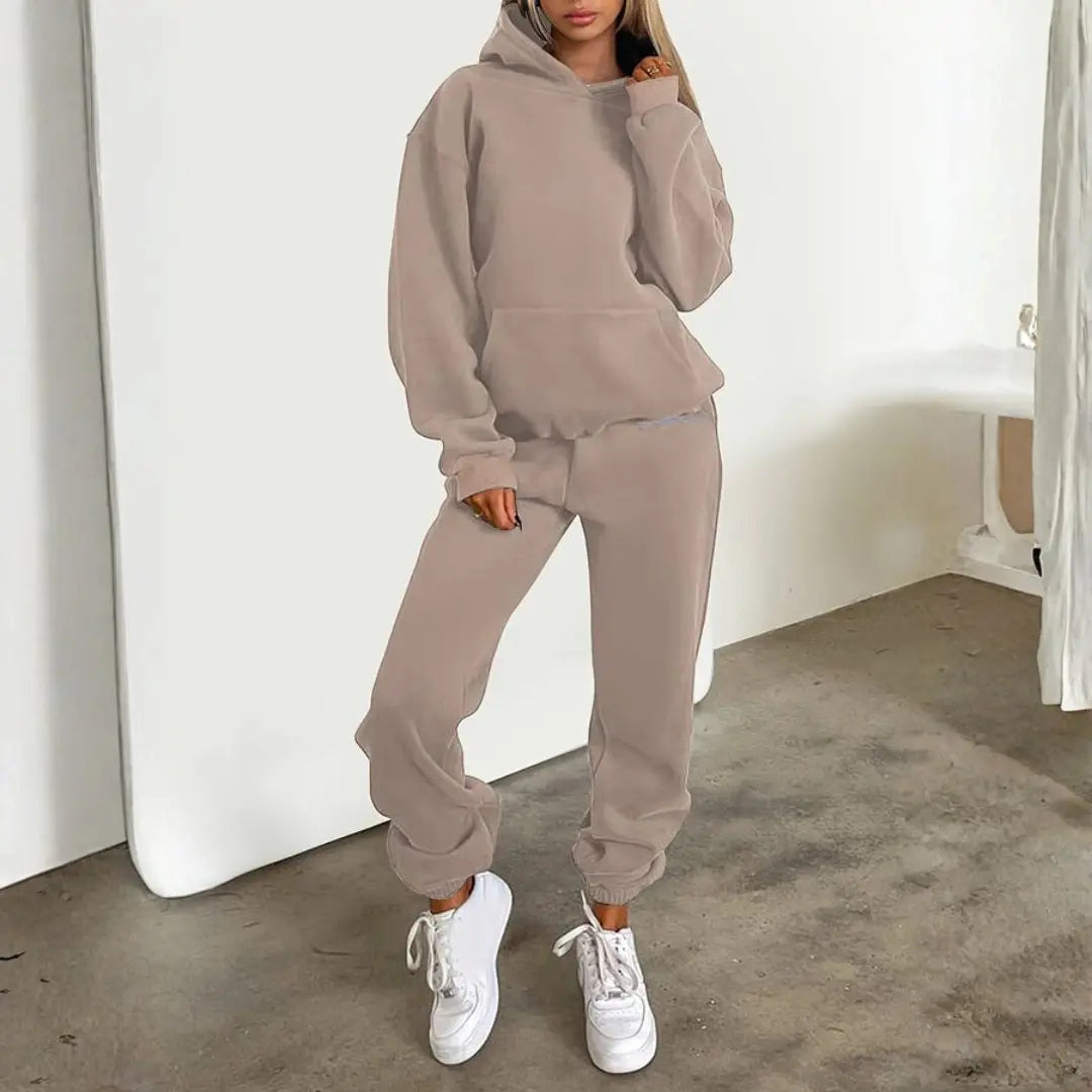 Liora - Cozy Women's Tracksuit Set With Modern Style For Winter Comfort 2