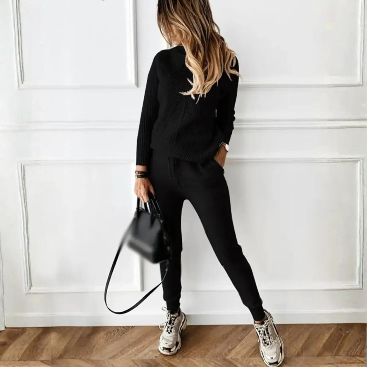 MunaWear - Tracksuits - Liora - Stylish Women's Tracksuit Set With Fitted Pullover For Casual Days - Black / 3XL