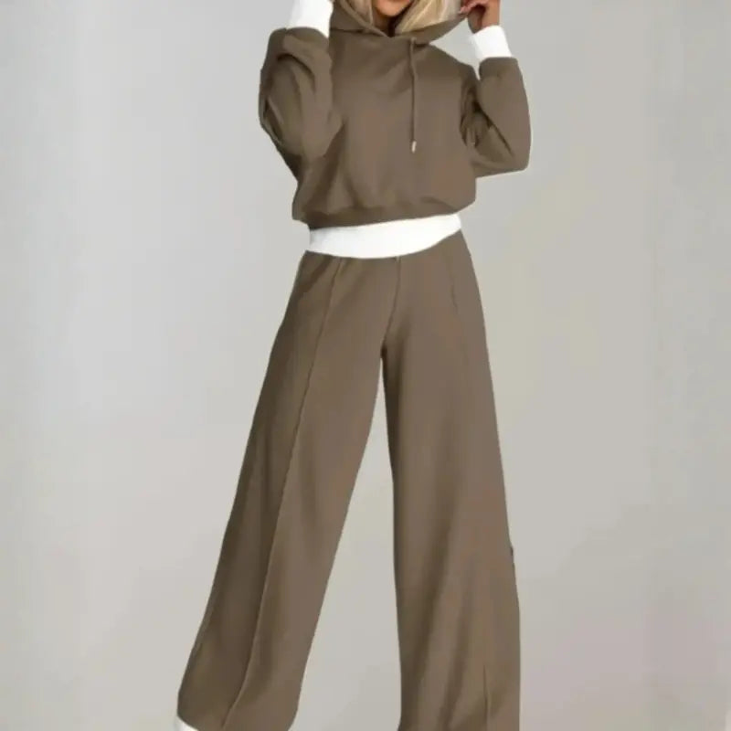MunaWear - Tracksuits - Selina - Stylish Women's Tracksuit Set With Cropped Hoodie And Wide-Leg Trousers For Casual Outings - Brown / 2XL