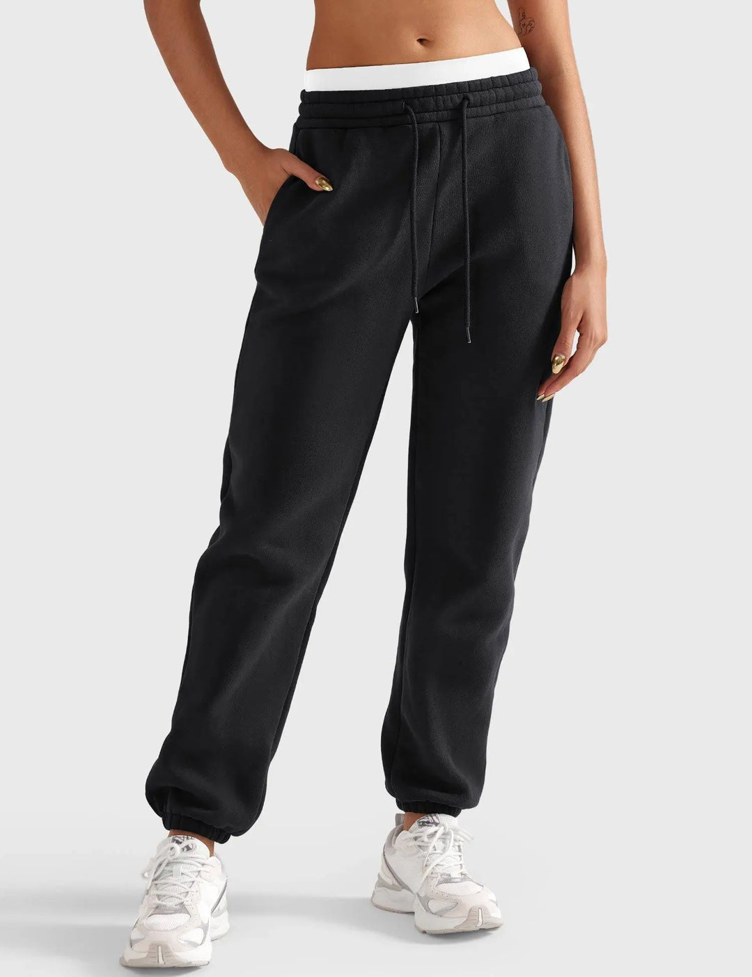MunaWear  Women's Activewear  Lila – Relaxed Fit Ladies Jogging Pants with Adjustable Waistband & Deep Pockets, Best Joggers for Women 