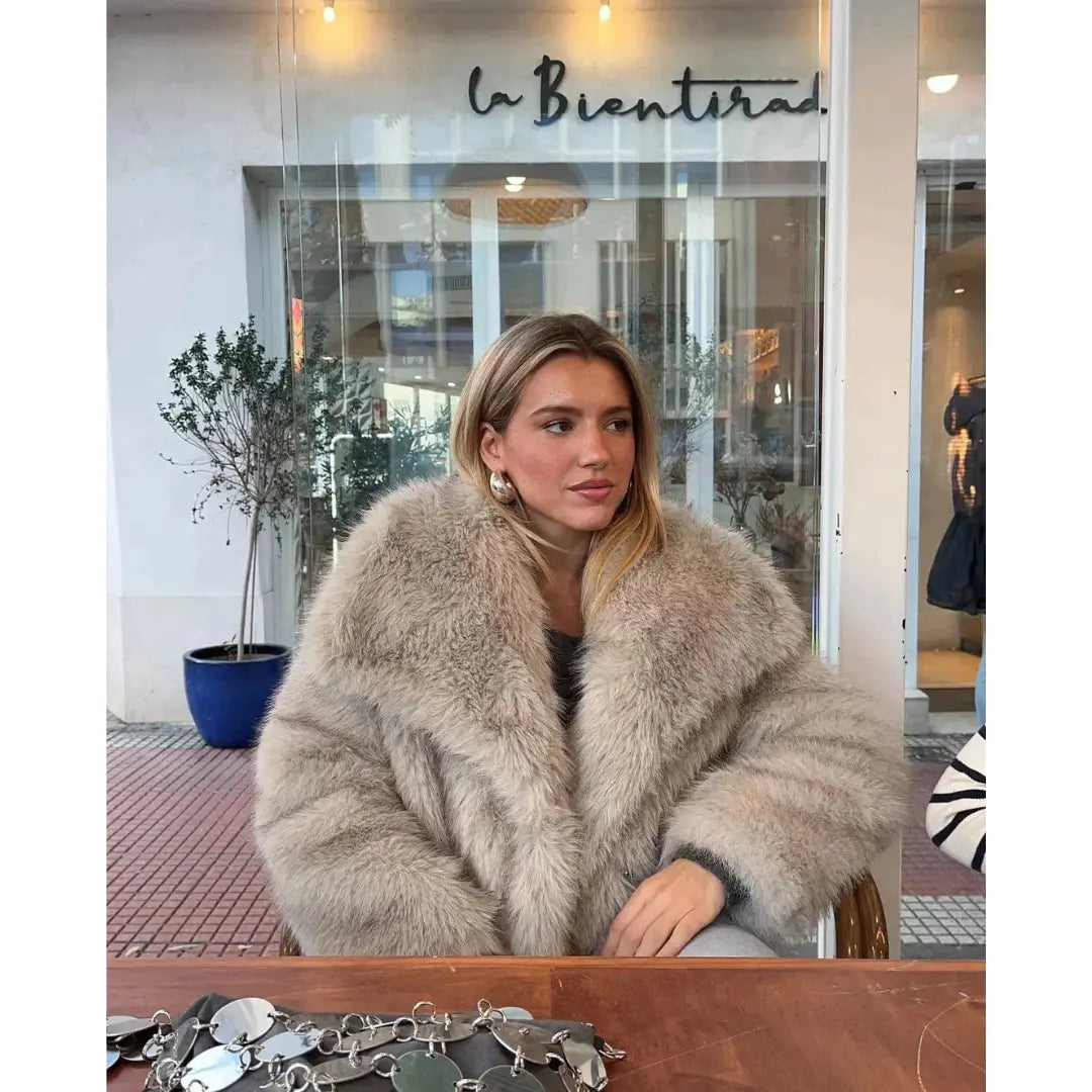 Liora – Stylish Women's Short Coat With Modern Cut For Winter Warmth 0